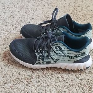 Womens Reebok twist foam shoes size 8.5